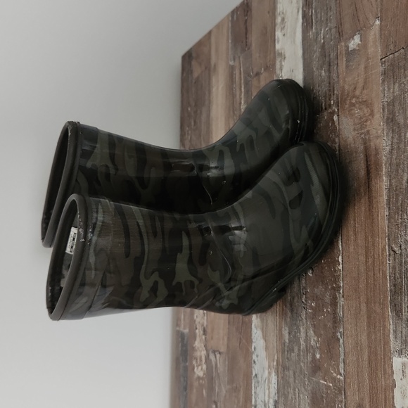 Carter's Other - Carters boys camo boots size 8